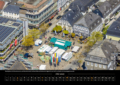 Marktplatz mit Petrusbrunnen und Wochenmarkt, Fachwerkhäuser, Restaurant Jägerhof und Café am Markt mit Außengastronomie – Foto: Hans Blossey – Brilon 2027
