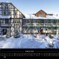 Januar-Blatt des Kalenders Bückeburg 2022, Altes Forsthaus im Winter, Foto: Rolf Fischer